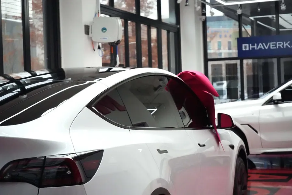 Tesla Model Y ambient lighting - Tesla Model Y Ambient Lighting Review — Enhanced Interior Ambianc photo 4