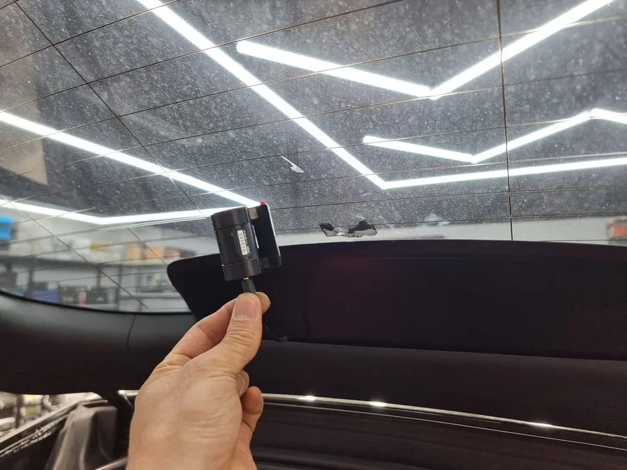 Mercedes-Benz AMG GT 43 dash cam - Mercedes-Benz AMG GT 43 Dash Cam Installation Review photo 4
