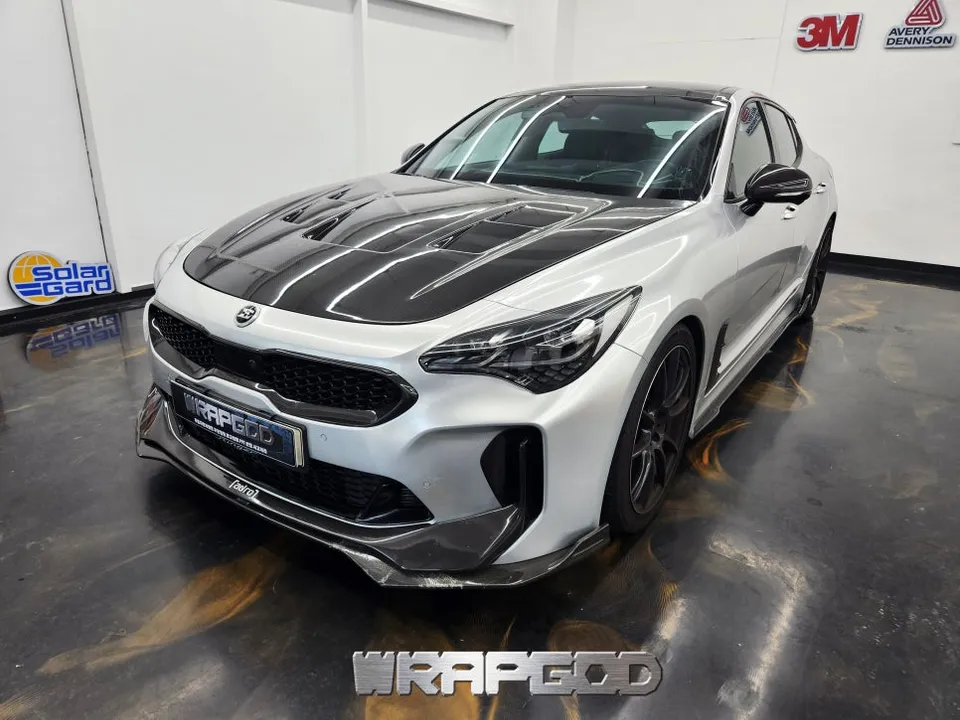 Kia Stingerのカーラッピング事例|費用目安・仕上がり 施工写真 2-1