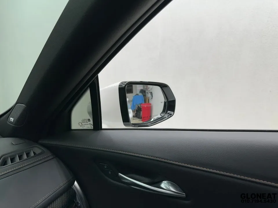 Cadillac XT4 oem options - Cadillac XT4 OEM Options Review: Wide-Angle Mirror Upgrade photo 3