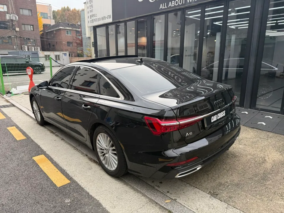 Audi A6のカーラッピング事例|クローム除去でオールブラック化 施工写真 3-1