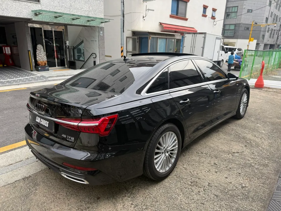 Audi A6のカーラッピング事例|クローム除去でオールブラック化 施工写真 1-2