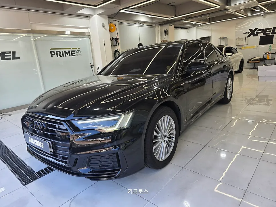Audi A6のカーラッピング事例|クローム除去でオールブラック化 施工写真 3-3