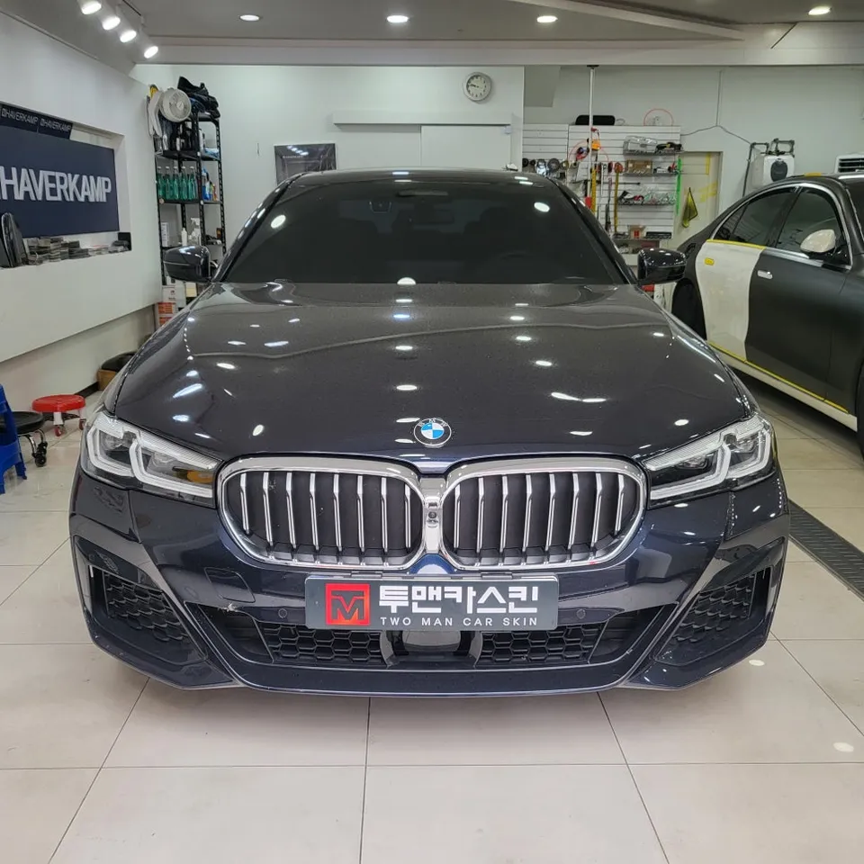 BMW 5 Series G30 Vinyl Wrap Review: Cost & Results photo 2