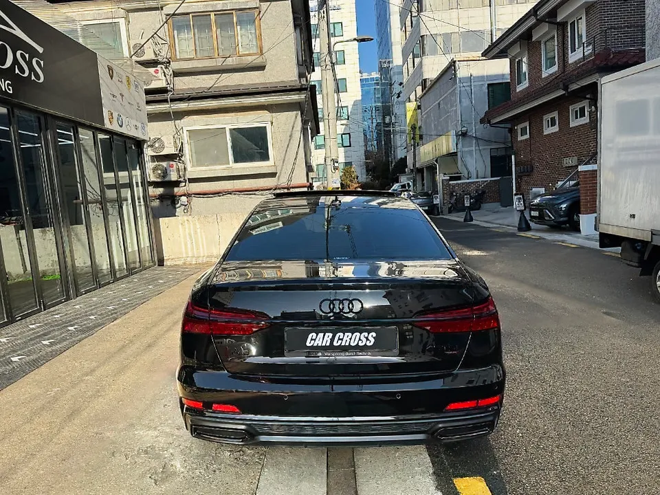 Audi A6のPPF施工事例｜内装の傷防止と高級感アップ 施工写真 4-1