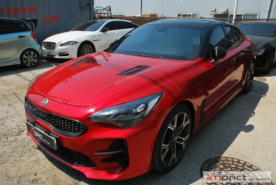 Kia Stingerのカーラッピング事例|費用目安・仕上がり 施工写真 2-3