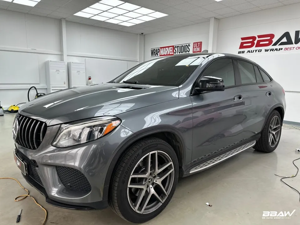 Mercedes-Benz GLE Coupeのカーラッピング事例｜高光沢ホワイト 施工写真 1-1