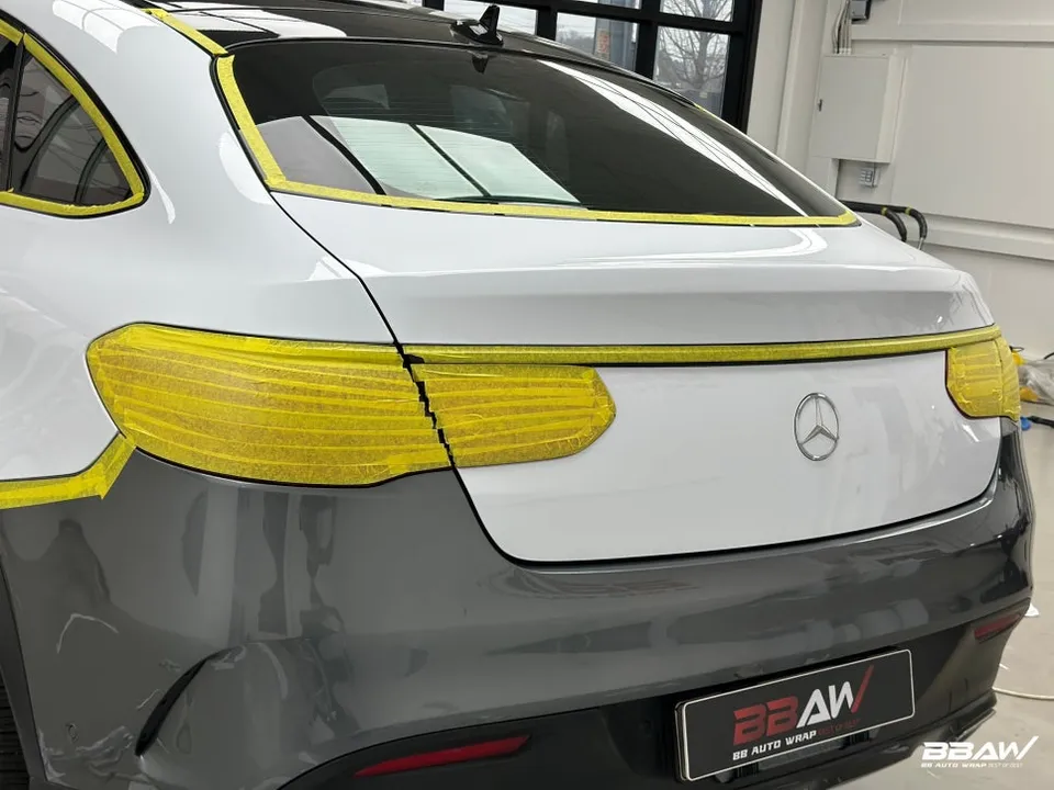 Mercedes-Benz GLE Coupeのカーラッピング事例｜高光沢ホワイト 施工写真 1-3