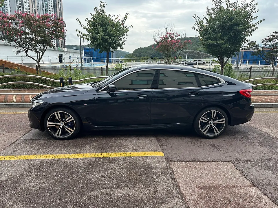 BMW 6 Series GTのカーラッピング事例｜費用目安・仕上がり 施工写真 2-1