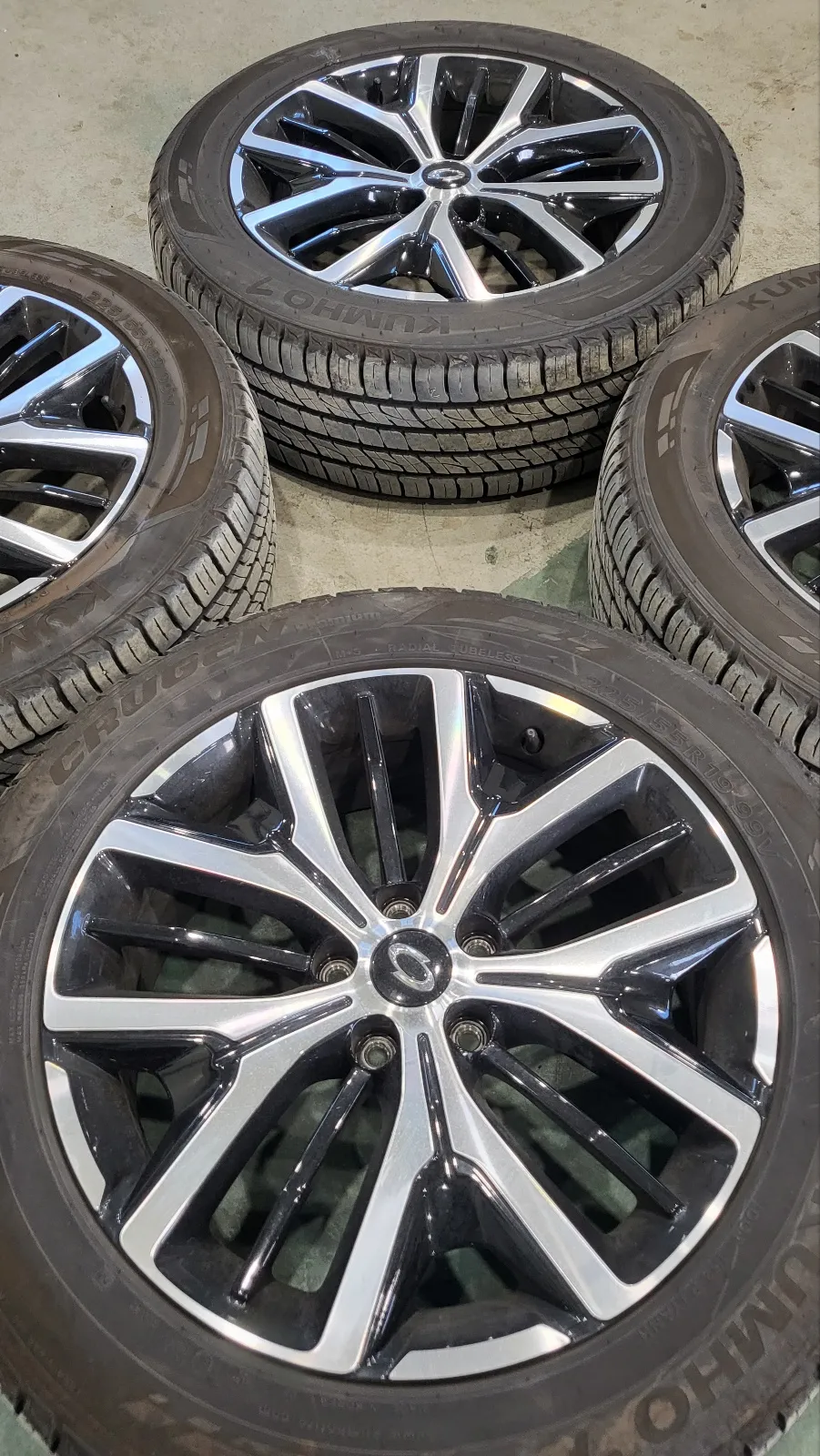 Renault Korea QM6 wheel repair - Renault Korea QM6 Wheel Repair & Black Gloss Painting Review photo 2