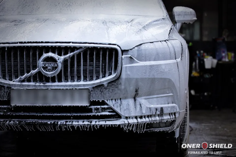Volvo XC60のガラスコーティング事例|費用目安と仕上がり 施工写真 1-2