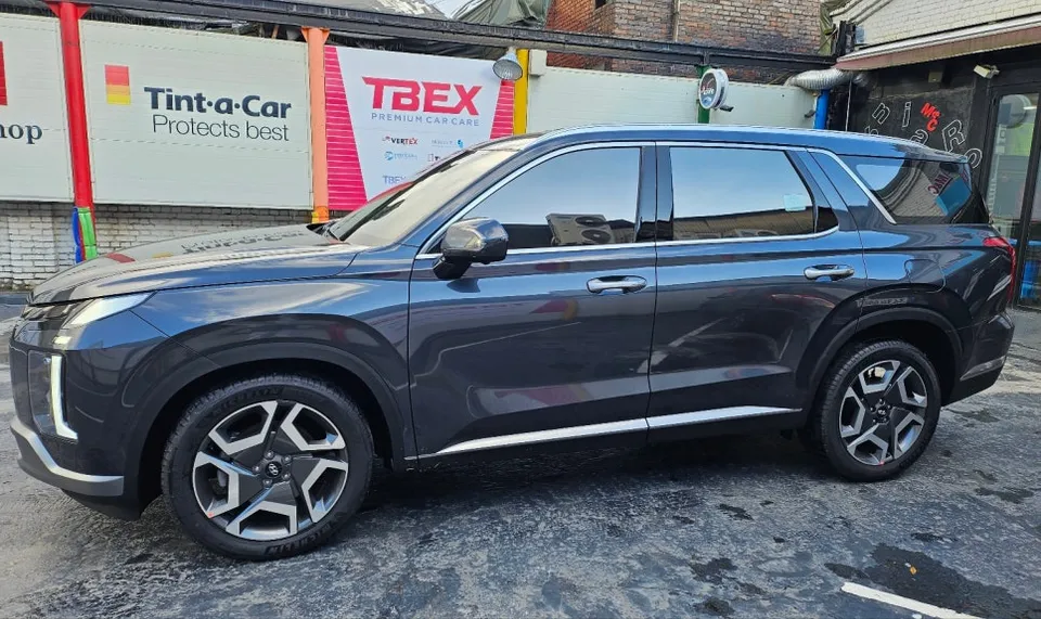 Hyundai Palisadeのカーフィルム施工事例｜費用目安・仕上がり 施工写真 3-1