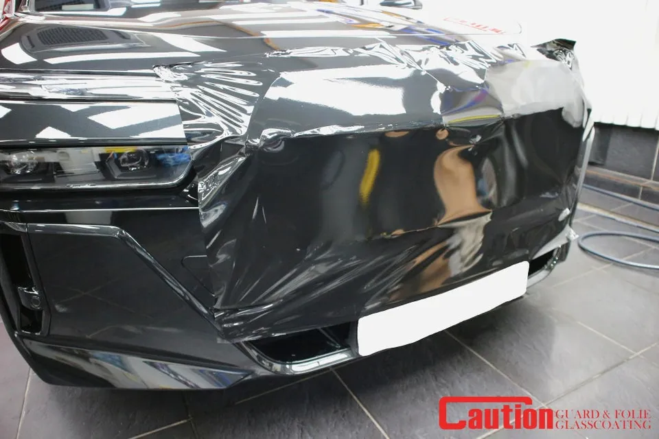 BMW i7 カーラッピング事例:オールブラック化の費用と仕上がり 施工写真 1-2