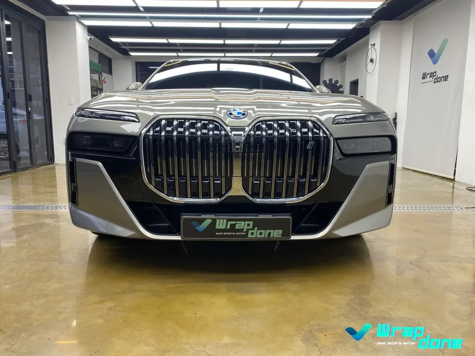 BMW i7のカーラッピング事例|費用目安・仕上がり 施工写真 3-1