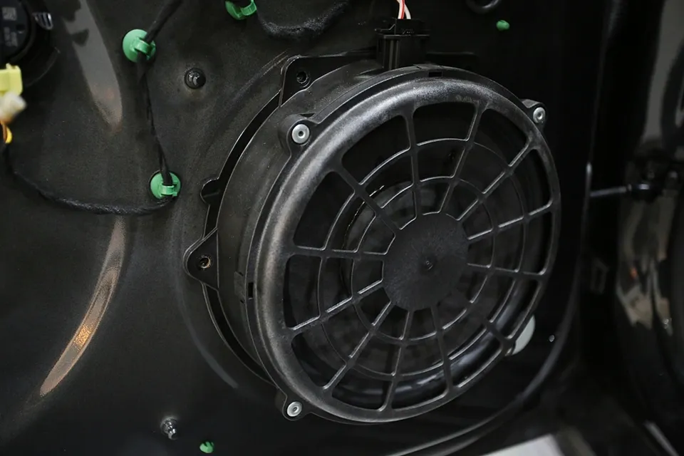 Porsche Panamera car audio - Porsche Panamera Car Audio Upgrade Review: HELIX V12 & FOCAL photo 3