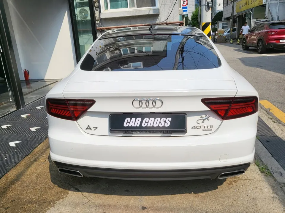 Audi A7のカーラッピング事例｜費用目安と仕上がり 施工写真 3-1