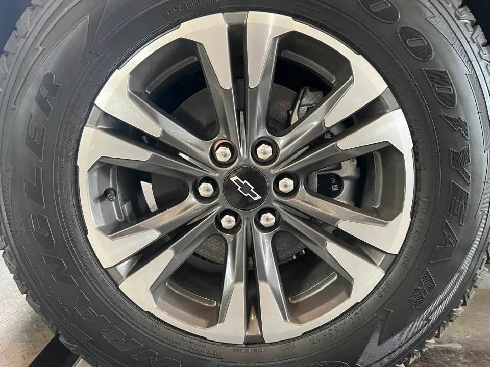 Chevrolet Coloradoのホイールリペア・塗装事例 施工写真 2-1