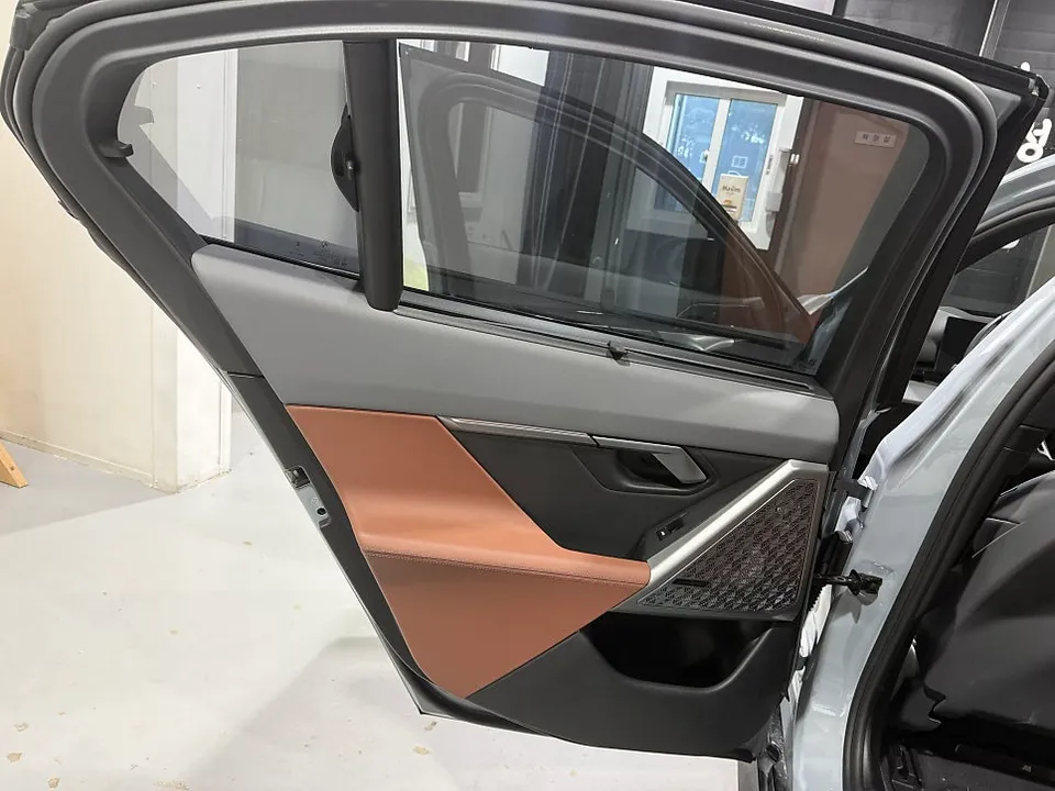 BMW 5 Series G60 ambient lighting - BMW G60 5 Series Ambient Lighting Upgrade Review photo 4