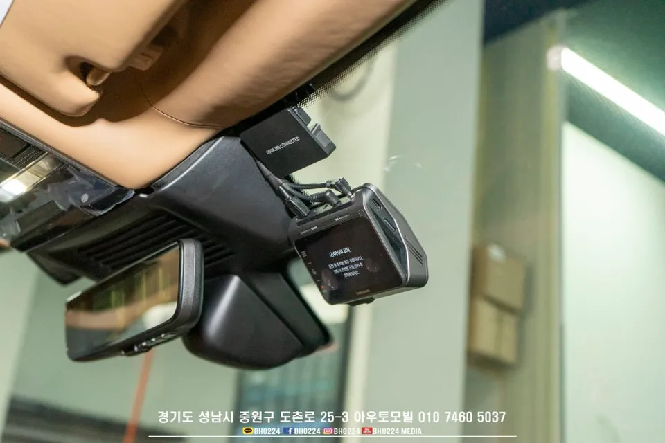Land Rover Range Rover dash cam - Land Rover Range Rover Dash Cam Installation Review photo 4