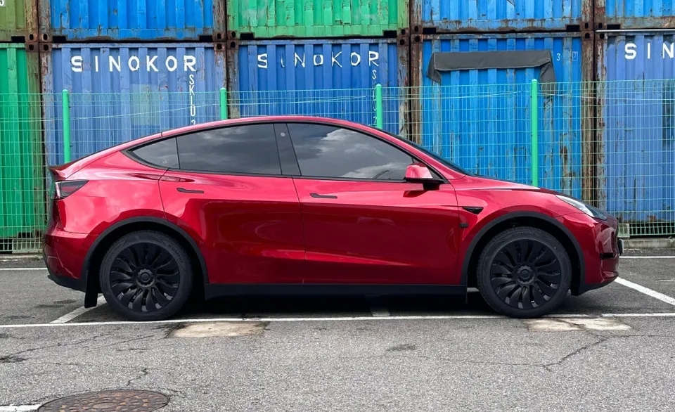 Tesla Model Yのカーラッピング事例｜費用目安・仕上がり 施工写真 2-2