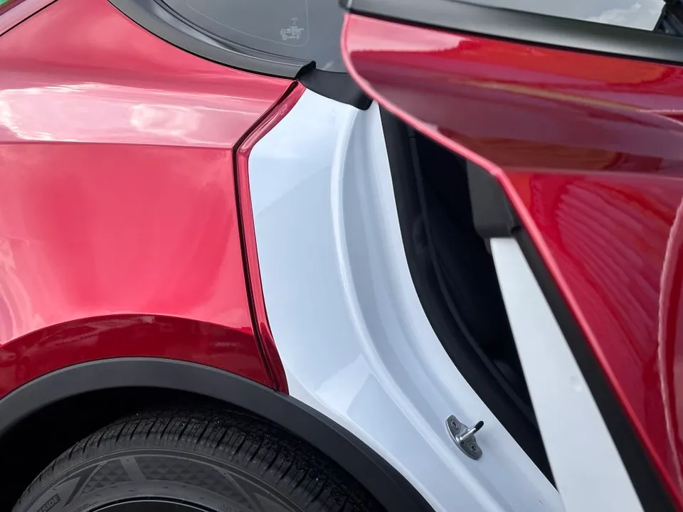 Tesla Model Yのカーラッピング事例｜費用目安・仕上がり 施工写真 1-3