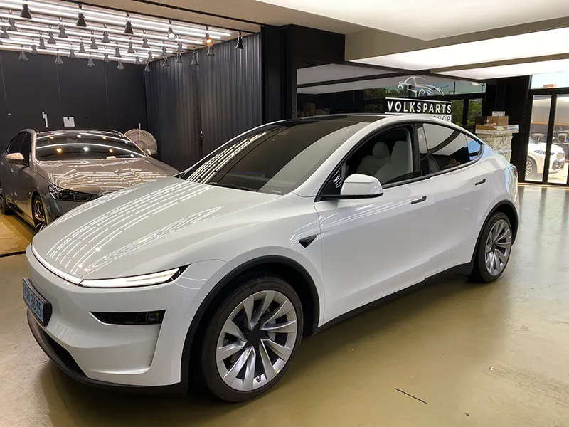 Tesla Model Y Juniper Steering Wheel Customization Review