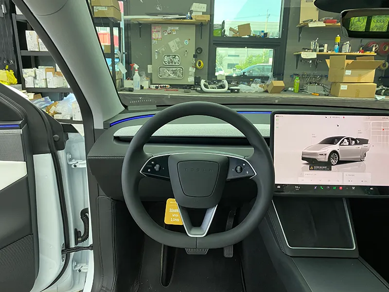 Tesla Model Y Juniper steering wheel - Tesla Model Y Juniper Steering Wheel Customization Review photo 4