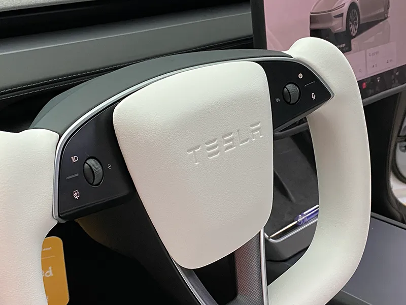 Tesla Model Y Juniper steering wheel - Tesla Model Y Juniper Steering Wheel Customization Review photo 6