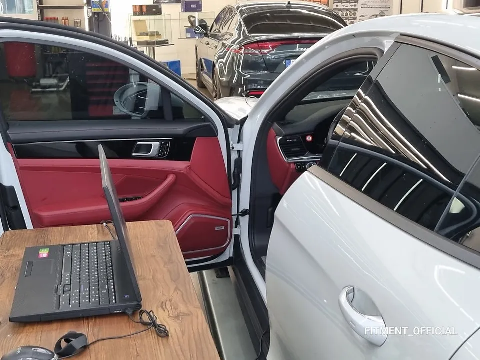 Porsche Panamera 971のAndroid Auto・CarPlay取付事例 施工写真 3-2
