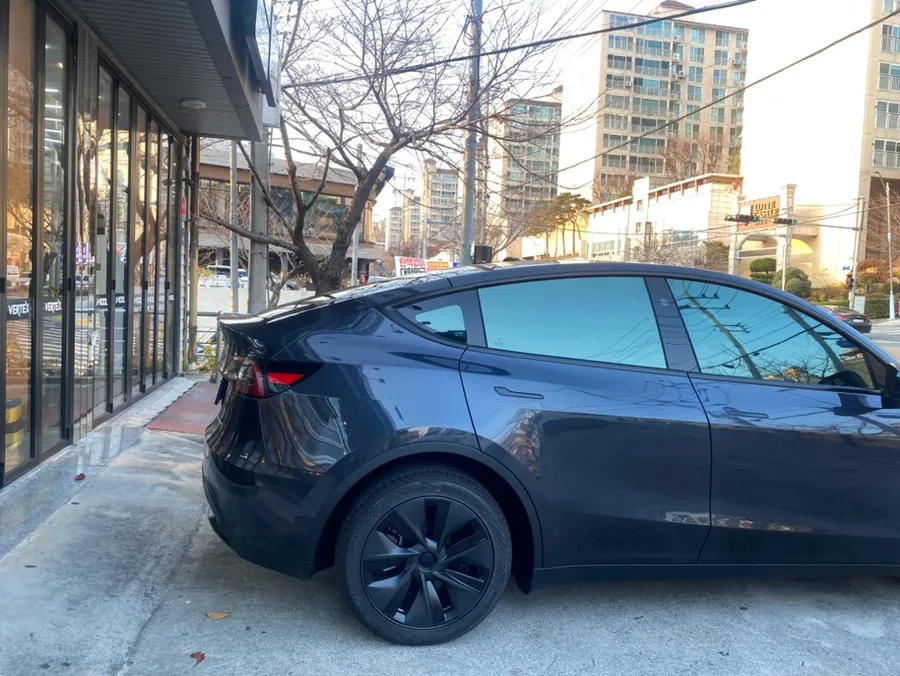 Tesla Model Y window tinting - Tesla Model Y Window Tinting Review: V-KOOL KH Film photo 5