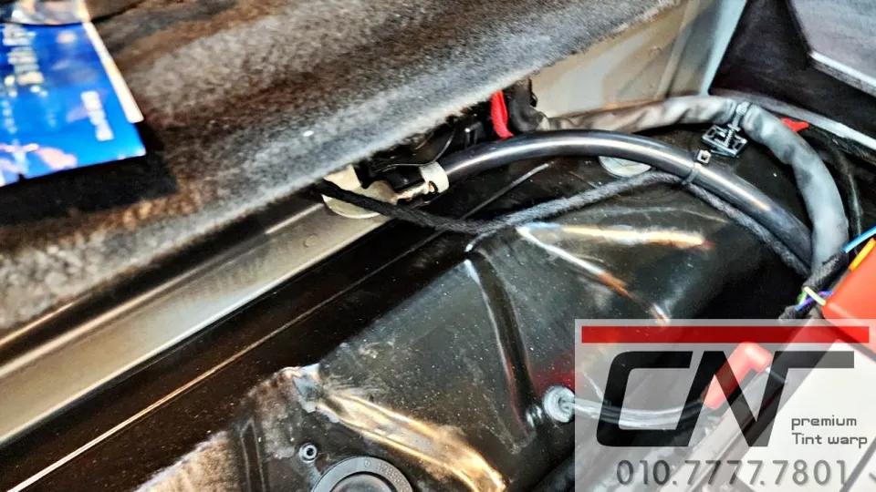 Mercedes-Benz S-Class W222 dash cam - Mercedes-Benz S-Class W222 Dash Cam Installation Review photo 3