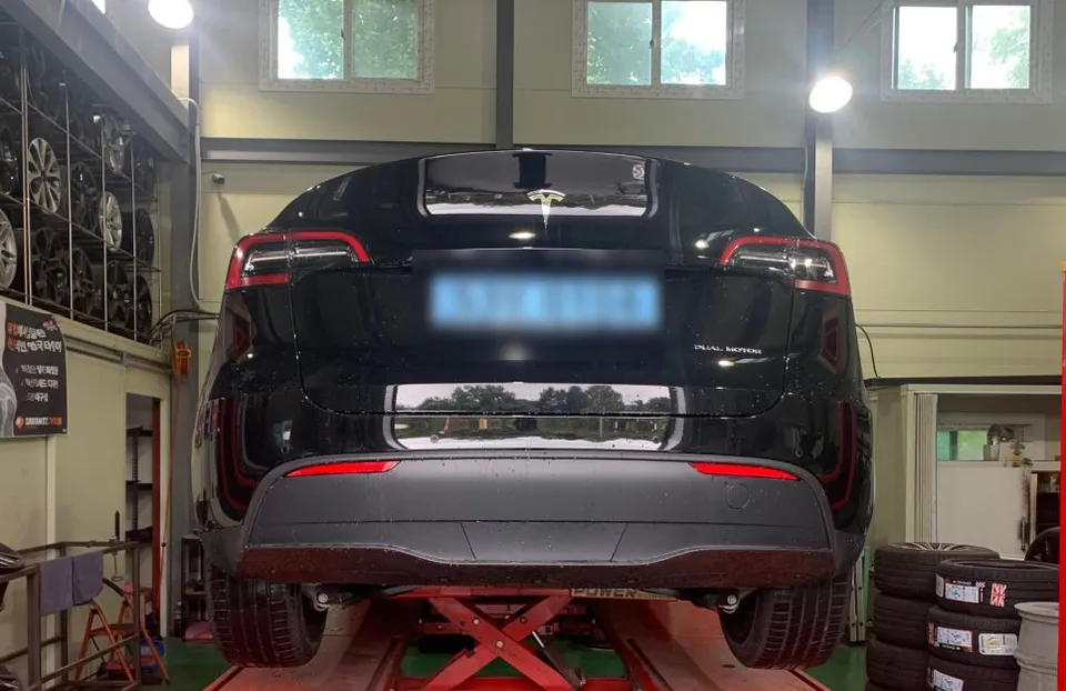 Tesla Model Yのホイールリペア・塗装事例 写真