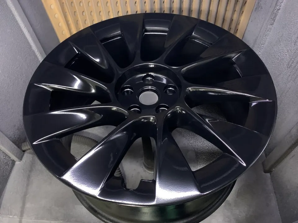 Tesla Model Yのホイールリペア・塗装事例 施工写真 1-2