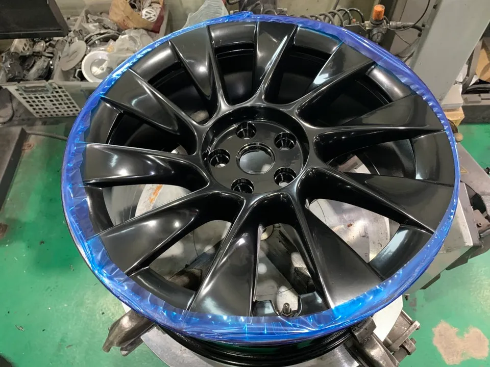 Tesla Model Yのホイールリペア・塗装事例 施工写真 3-2