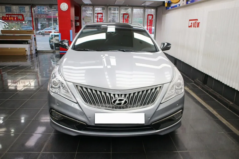 Hyundai Grandeur HG vinyl wrap installation result