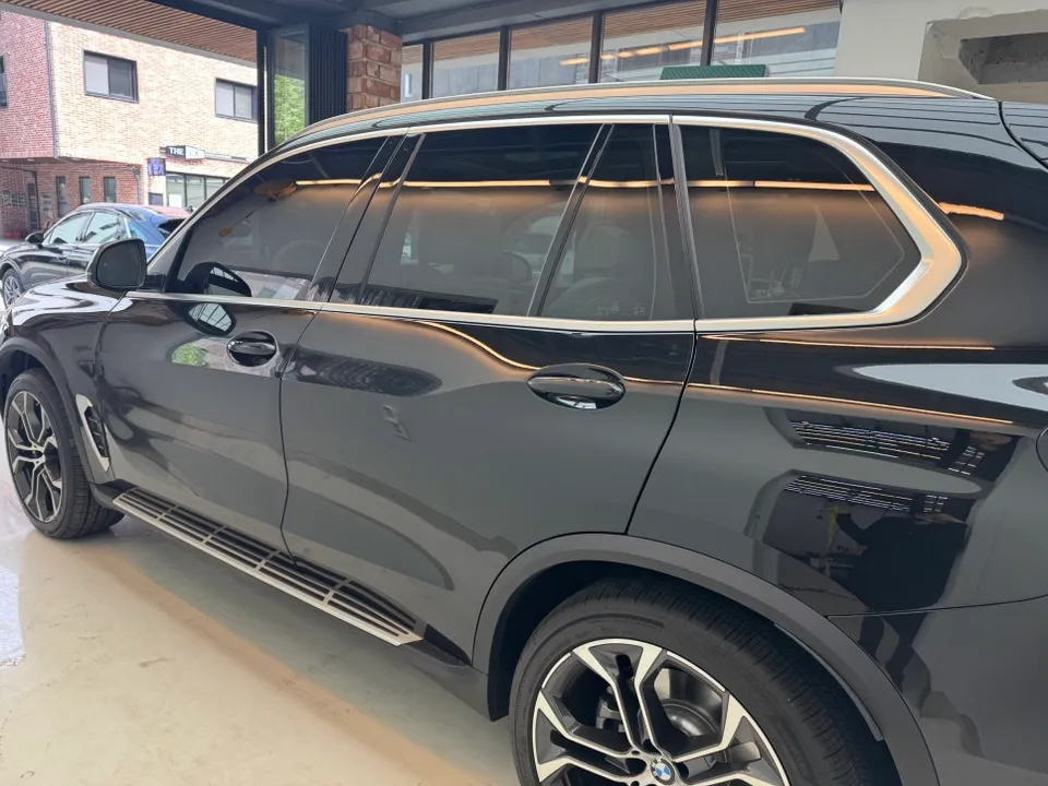 BMW X5 chrome delete - BMW X5 Chrome Delete Review: Sporty Blackout Trim Transformation photo 4