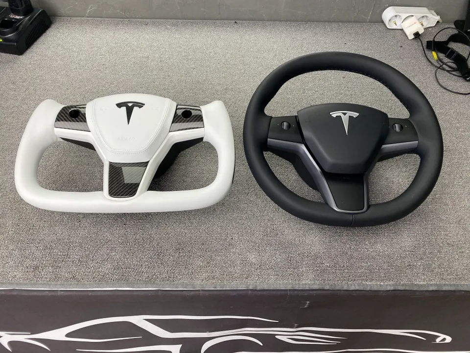 Tesla Y RWD steering wheel - Tesla Model Y Steering Wheel Customization Review photo 5