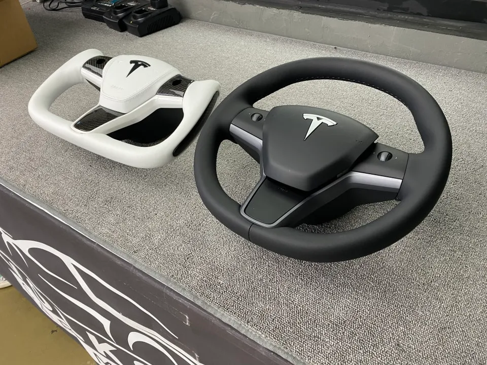Tesla Y RWD steering wheel - Tesla Model Y Steering Wheel Customization Review photo 6