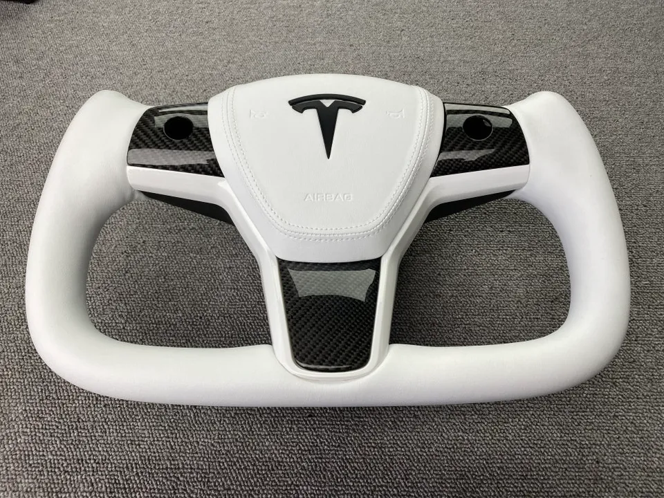 Tesla Y RWD steering wheel - Tesla Model Y Steering Wheel Customization Review photo 7