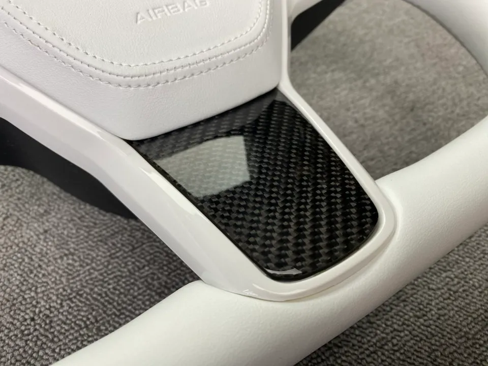 Tesla Y RWD steering wheel - Tesla Model Y Steering Wheel Customization Review photo 8