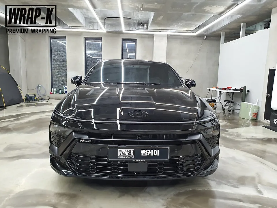 Hyundai Sonata DN8 vinyl wrap - Hyundai Sonata Vinyl Wrap Review: All-Black Transformation photo 3