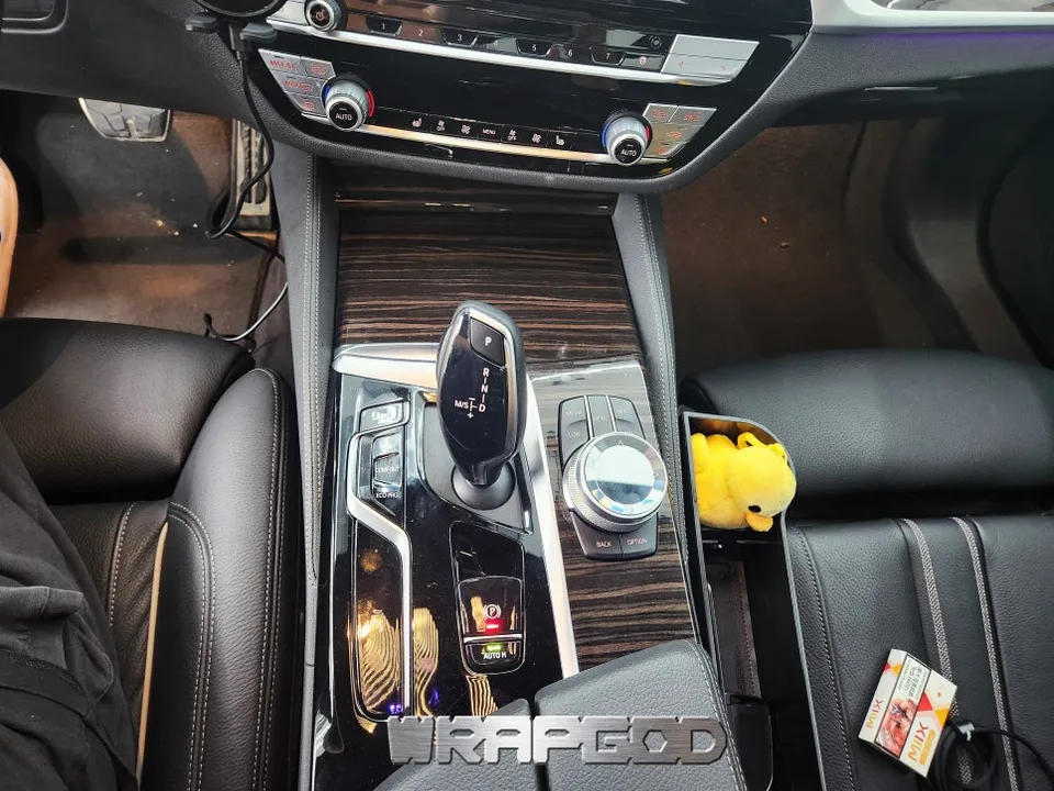 BMW 5 Seriesのカーラッピング事例|実例と費用目安 施工写真 3-1