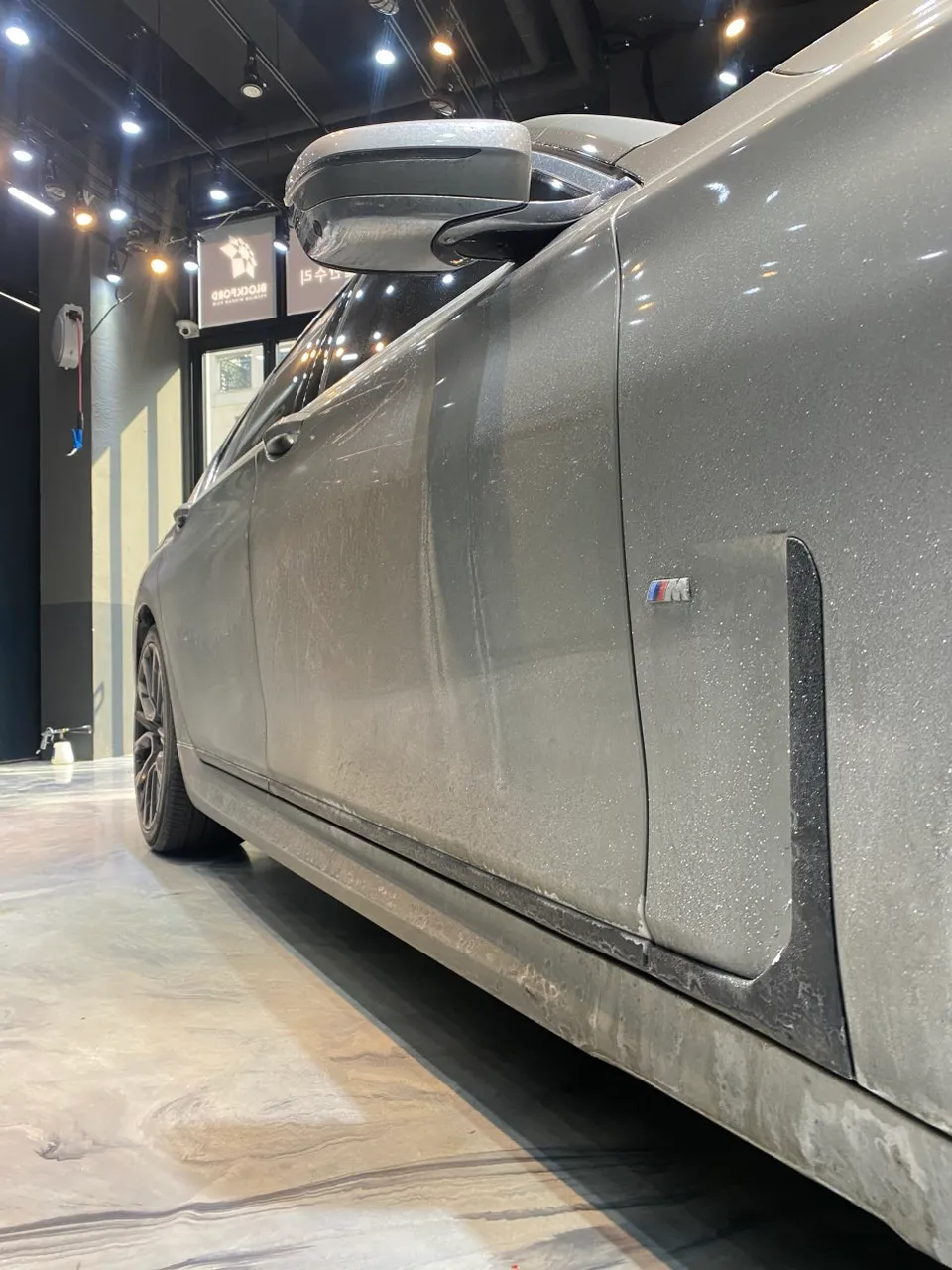BMW 7 Seriesのガラスコーティング事例|韓国での施工例 施工写真 3-2