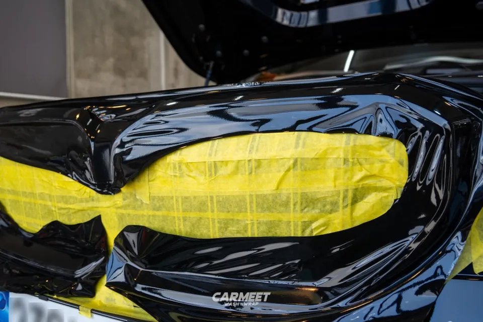 BMW G60 カーラッピング事例｜キドニーグリルをブラック化 施工写真 2-2