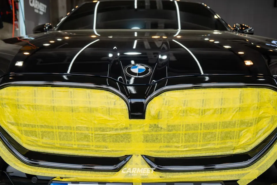 BMW G60 カーラッピング事例｜キドニーグリルをブラック化 施工写真 2-3