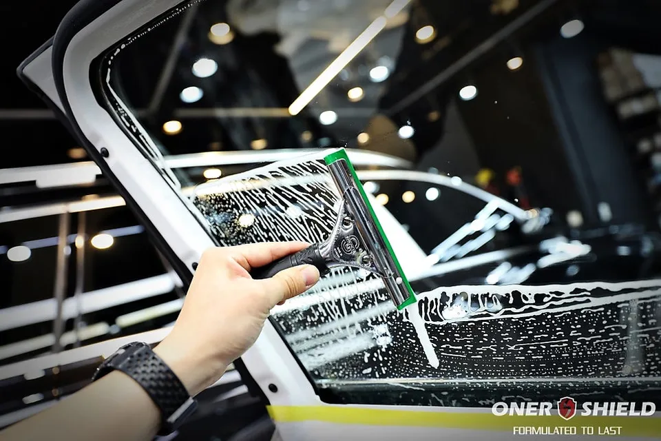 Genesis GV70のカーフィルム施工事例｜費用目安と仕上がり 施工写真 1-3
