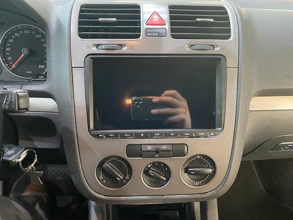 Volkswagen GolfのAndroid Auto・CarPlay取付事例 施工写真 3