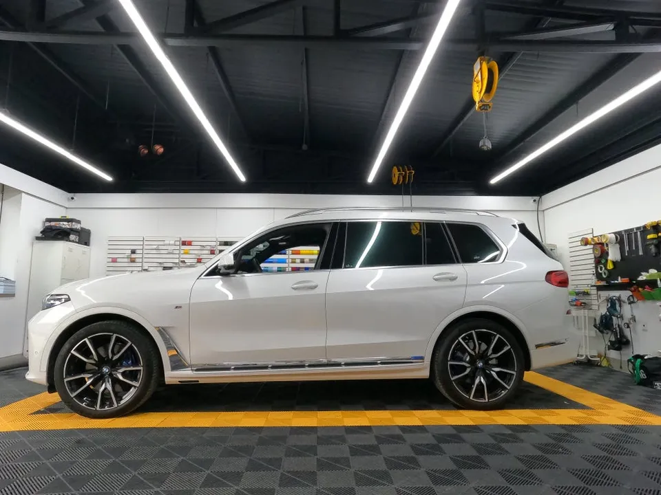 BMW X7のカーラッピング事例｜クロームパーツのイメージチェンジ 施工写真 2-1
