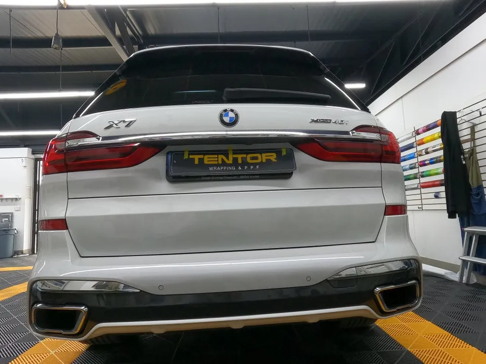 BMW X7のカーラッピング事例｜クロームパーツのイメージチェンジ 施工写真 4-1