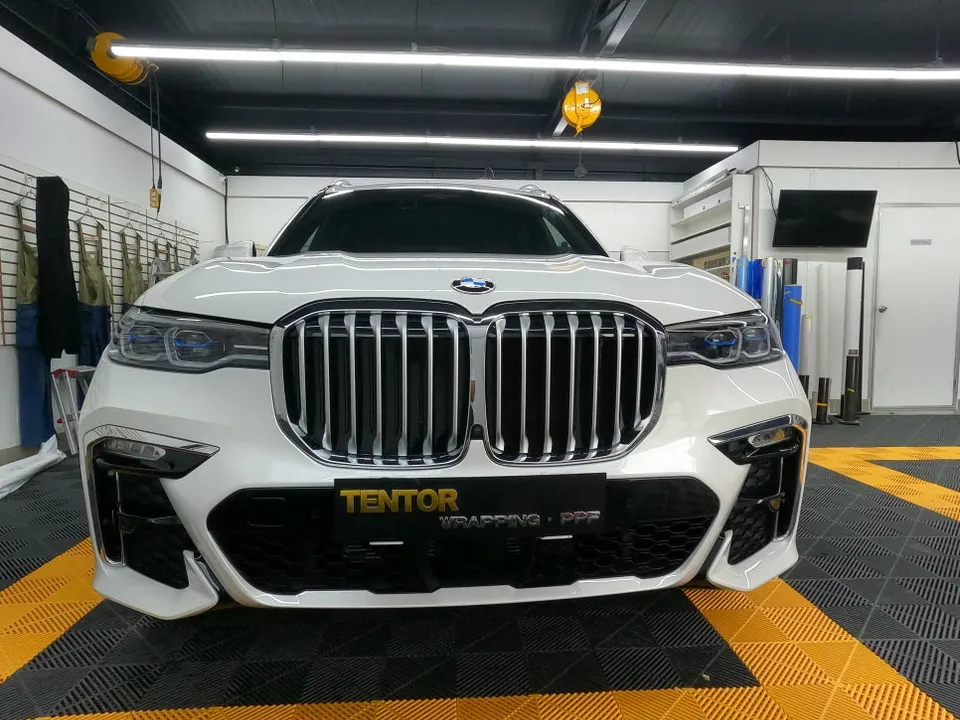BMW X7のカーラッピング事例｜クロームパーツのイメージチェンジ 施工写真 2-2